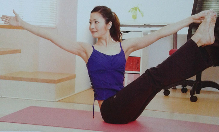 快速見(jiàn)效的塑腰減肥瑜伽-扭轉(zhuǎn)船