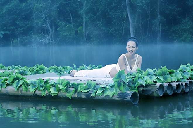 瑜伽姿勢中的坐姿：前傾式