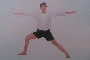 印度瑜伽站姿體式—三角側(cè)伸展式