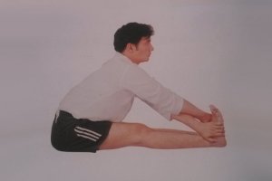 印度瑜伽前屈體式—坐立前屈扭轉(zhuǎn)