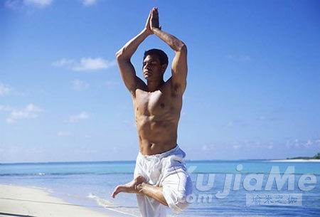 公交男司機(jī)練成瑜珈達(dá)人練沒(méi)一身病開了瑜珈館2