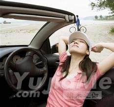 這樣也行？堵車時(shí)可練習(xí)3個(gè)瑜伽健身操2
