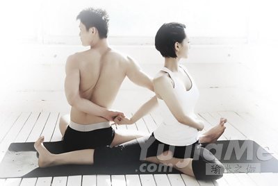 適合男性練習(xí)的瑜伽動(dòng)作3