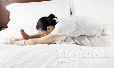 雙腿背部伸展式2