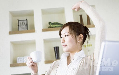 邊工作、邊瑜伽——席卷全球的Office健身潮