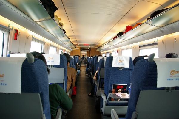 在飛機或車廂內(nèi) 1分鐘瑜伽教你<font color='red'>減壓</font>